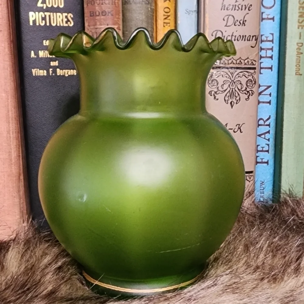 Victorian Bohemian Glass Vase Green Ruffled Edge Lily Of The Valley Handpainted - Picture 4 of 8